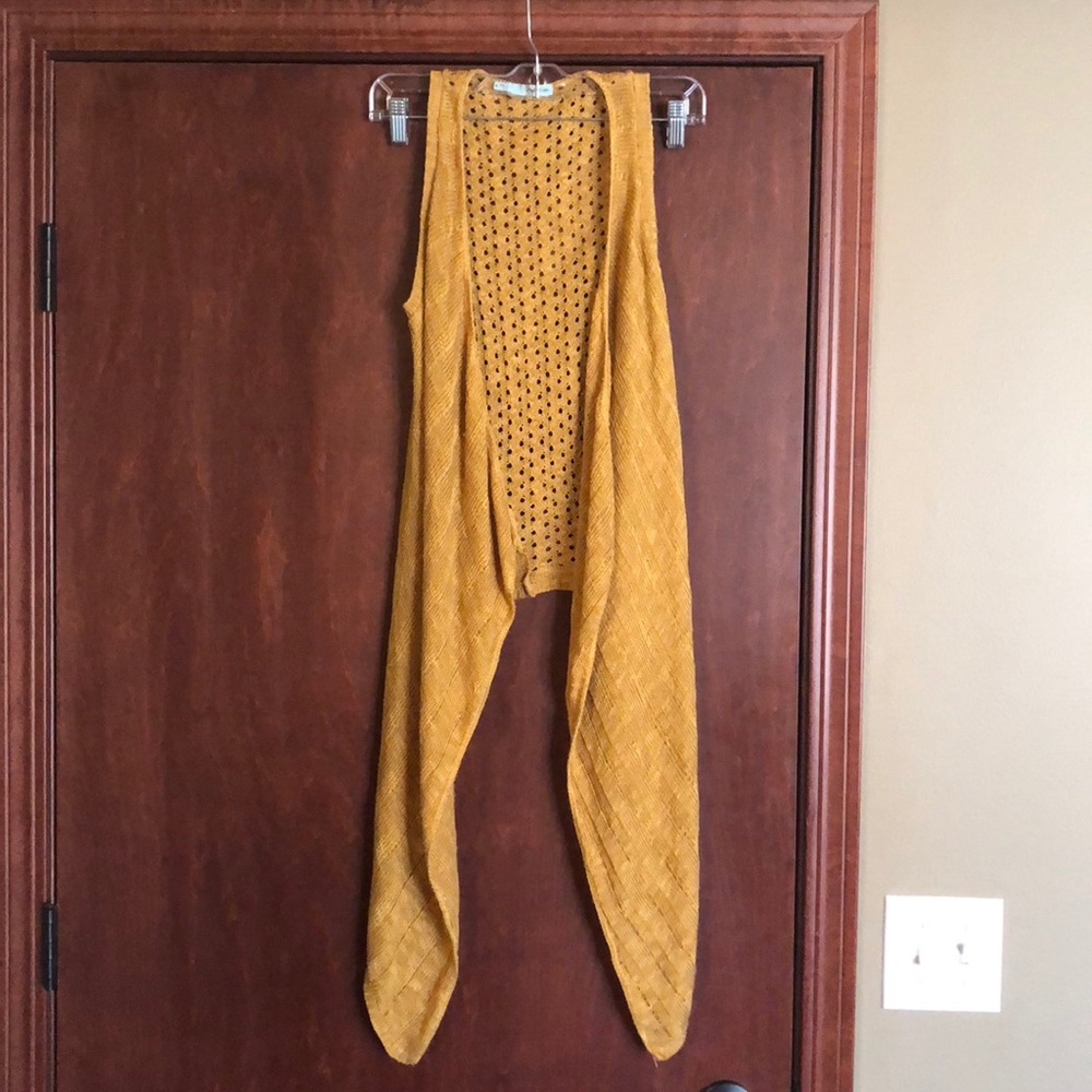 Sleeveless Cardigan.